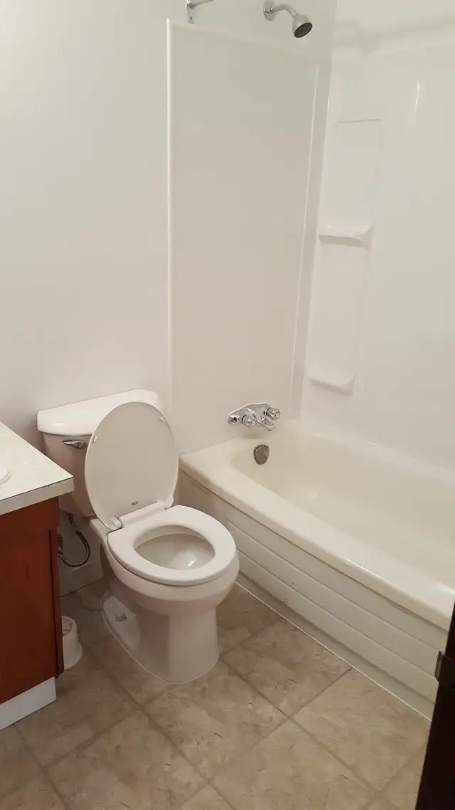 Two bedroom,one floor apt available May 1 - Photo 7