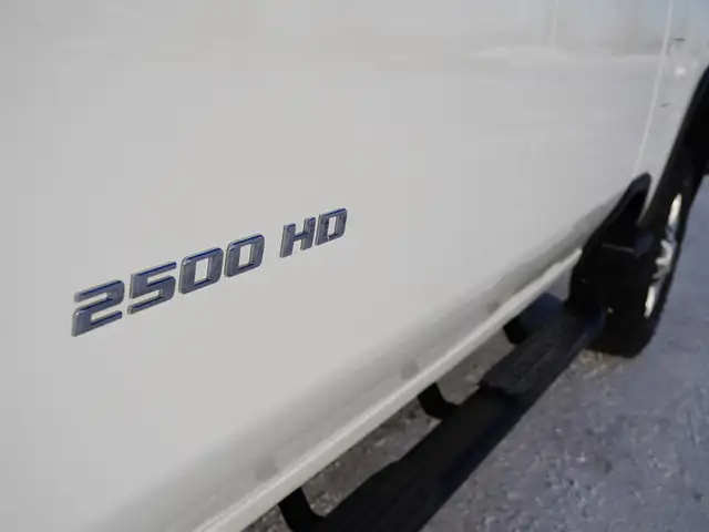 2023 Chevrolet SILVERADO 2500HD BUCKETS AND FULL CONSOLE, LOADED - Photo 24