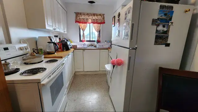 Sunny Room for Rent - Chambre a louer, Metro Plamondon - Photo 8