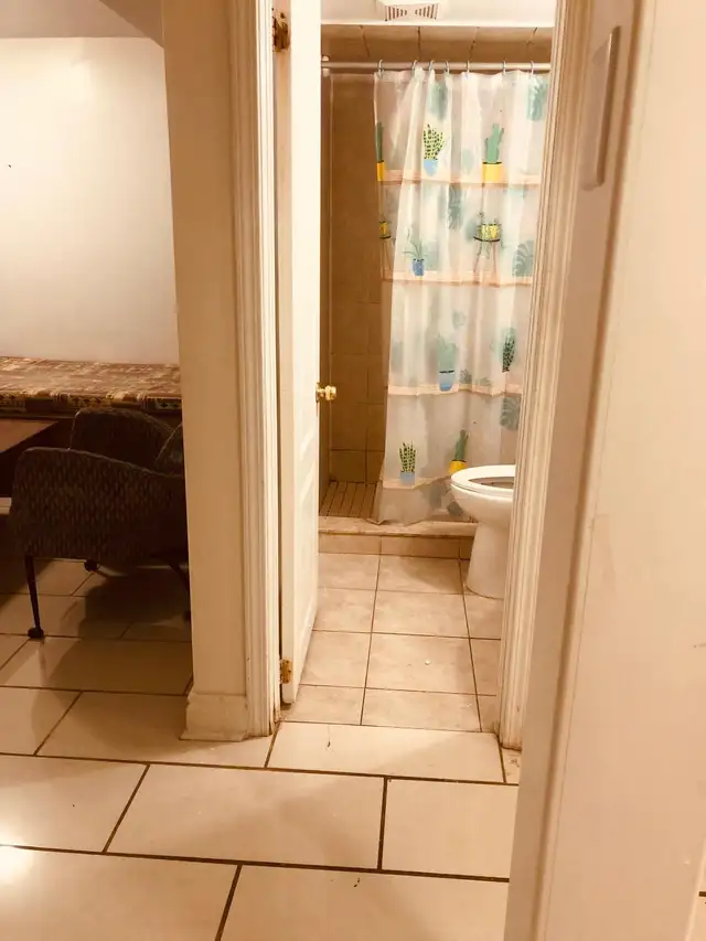 Room For Rent In Two Bedroom Legal Basemet - Photo 6
