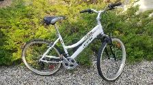 CCM Ladies Girls Aluminum Mountain Bike Like New