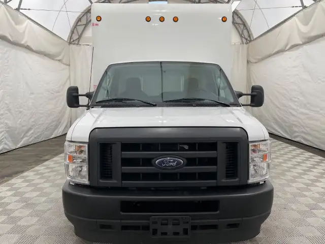 2024 Ford E-Series Cutaway - Photo 2