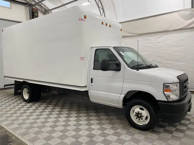 2024 Ford E-Series Cutaway - Photo 3