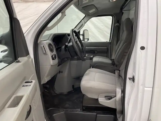 2024 Ford E-Series Cutaway - Photo 8