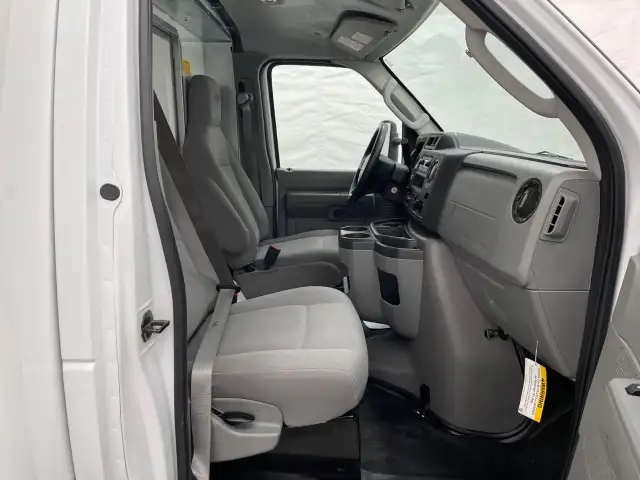 2024 Ford E-Series Cutaway - Photo 9