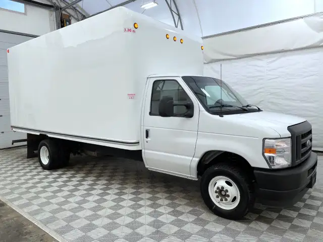 2024 Ford E-Series Cutaway - Photo 3