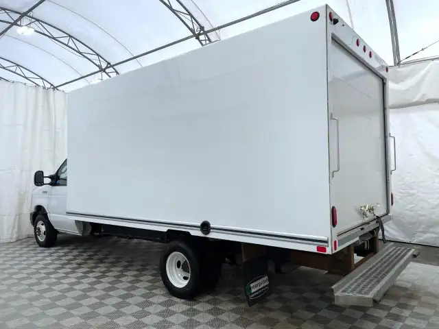 2024 Ford E-Series Cutaway - Photo 6