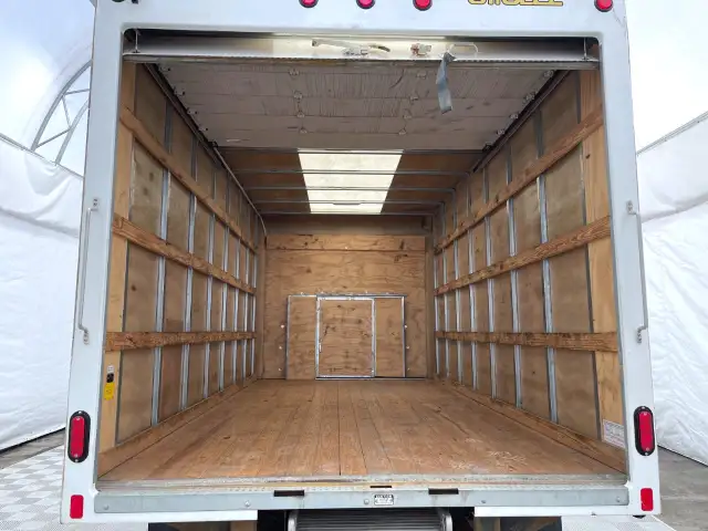 2024 Ford E-Series Cutaway - Photo 7