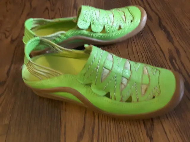 Brand New Women leather shoes Size 9