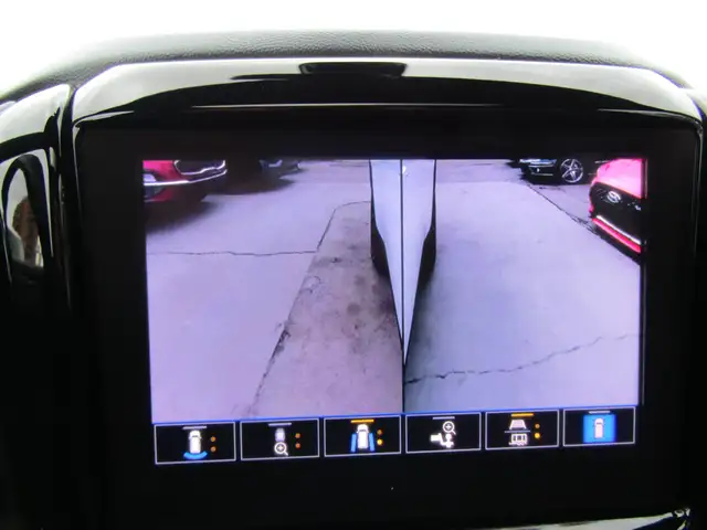 2023 Chevrolet Traverse AWD LT True North 8 Passenger / Leather - Photo 28