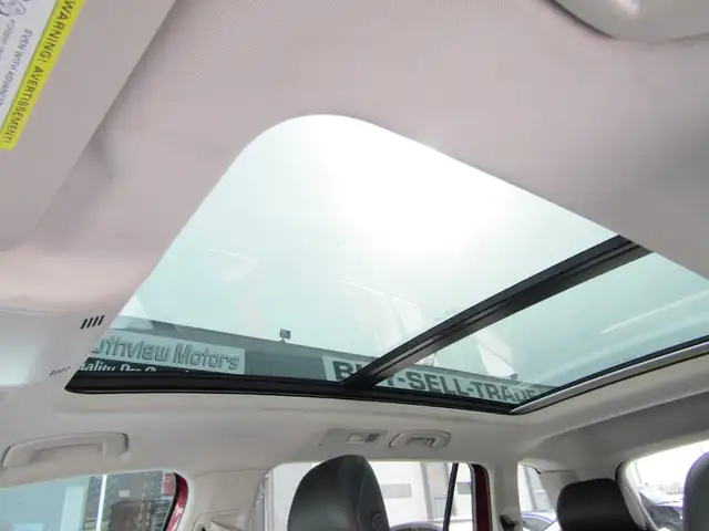 2018 Volkswagen Tiguan Comfortline 4MOTION Ltd Avail Leather / - Photo 4