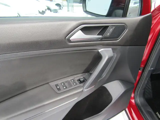 2018 Volkswagen Tiguan Comfortline 4MOTION Ltd Avail Leather / - Photo 12