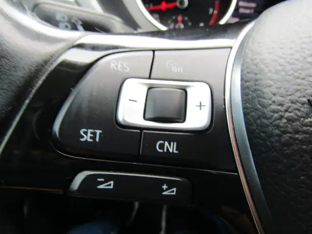 2018 Volkswagen Tiguan Comfortline 4MOTION Ltd Avail Leather / - Photo 16