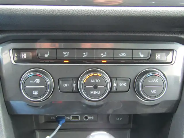 2018 Volkswagen Tiguan Comfortline 4MOTION Ltd Avail Leather / - Photo 23