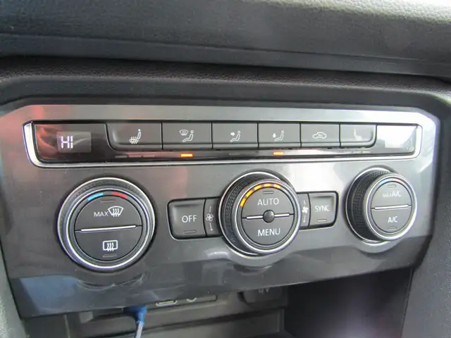 2018 Volkswagen Tiguan Comfortline 4MOTION Ltd Avail Leather / - Photo 24