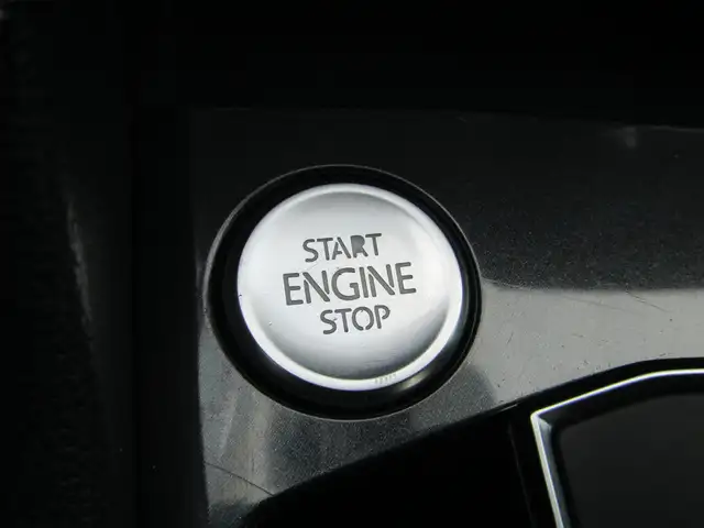 2018 Volkswagen Tiguan Comfortline 4MOTION Ltd Avail Leather / - Photo 25