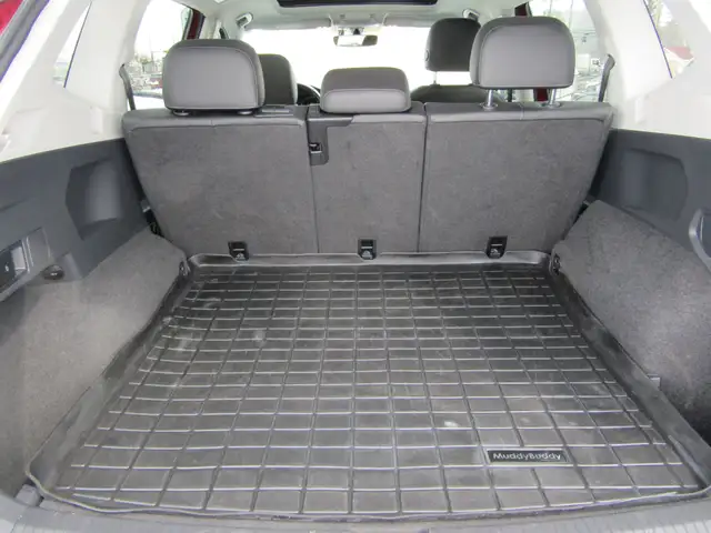 2018 Volkswagen Tiguan Comfortline 4MOTION Ltd Avail Leather / - Photo 28