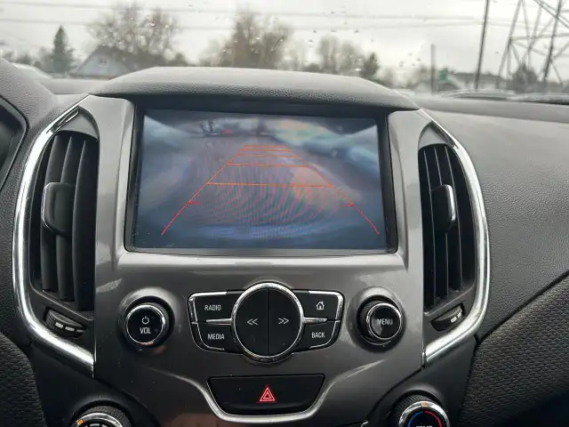 2016 Chevrolet Cruze LT - Photo 13