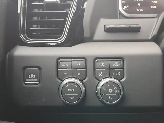 2026 GMC Sierra 3500HD AT4- Power Sunroof - Technology Pkg - Photo 39