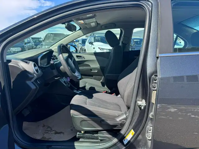 2017 Chevrolet Sonic LT - Photo 7