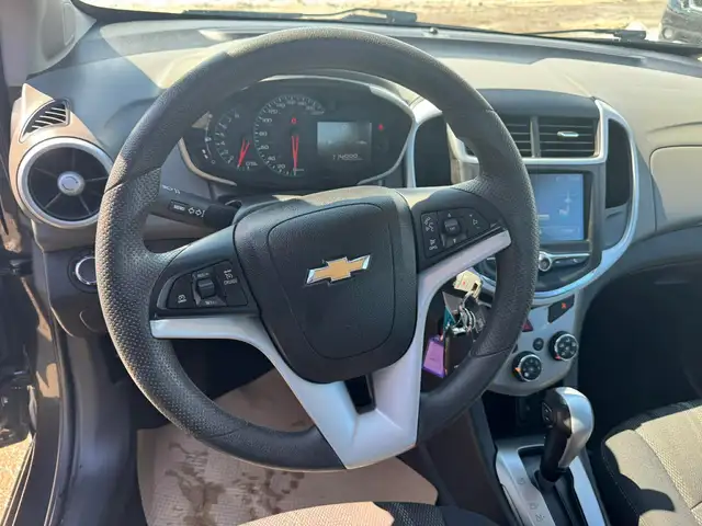 2017 Chevrolet Sonic LT - Photo 8