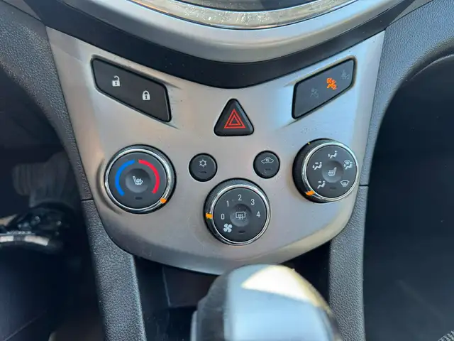 2017 Chevrolet Sonic LT - Photo 11