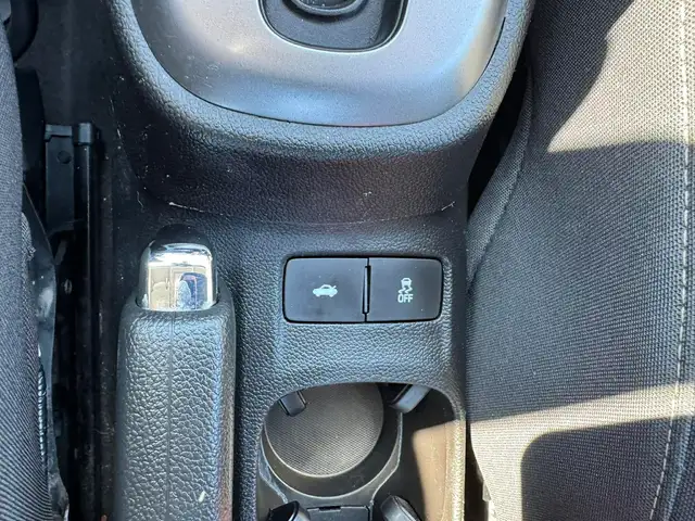 2017 Chevrolet Sonic LT - Photo 12