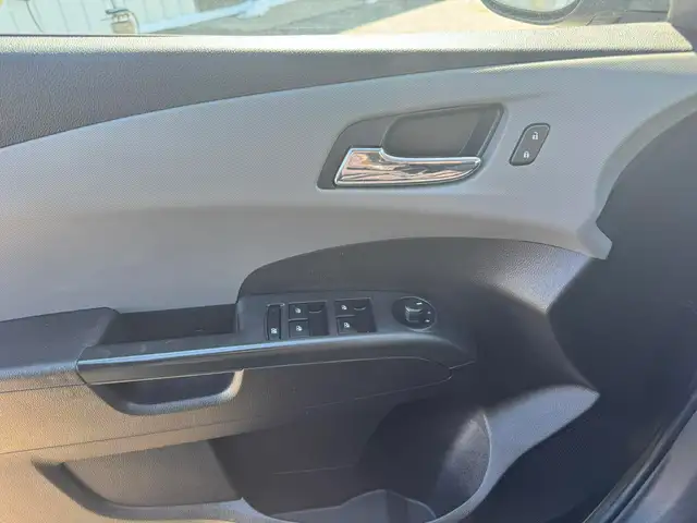 2017 Chevrolet Sonic LT - Photo 15