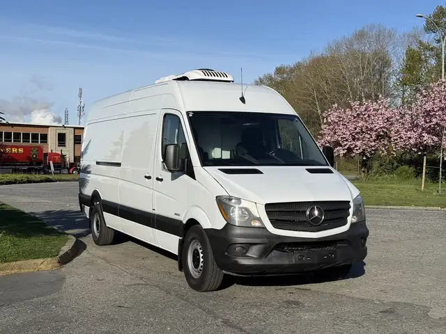 2016 Mercedes-Benz Sprinter 2500 High Roof Kingtec Reefer Cargo - Photo 2