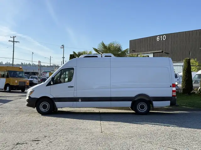 2016 Mercedes-Benz Sprinter 2500 High Roof Kingtec Reefer Cargo - Photo 6