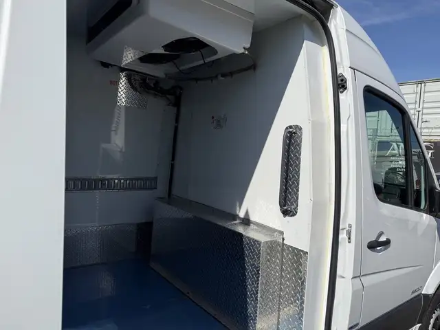 2016 Mercedes-Benz Sprinter 2500 High Roof Kingtec Reefer Cargo - Photo 43