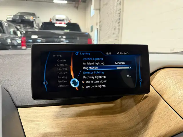 2016 BMW i3 w/Range Extender|NAVIGATION - REAR CAMERA - BLUETOOT - Photo 21