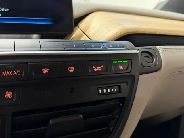 2016 BMW i3 w/Range Extender|NAVIGATION - REAR CAMERA - BLUETOOT - Photo 24