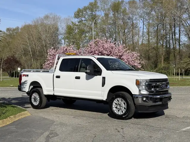 2021 Ford F-250 XLT 4x4 Crew Cab 8 Foot Box with Headache Rack