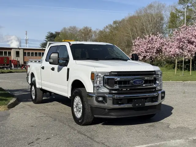 2021 Ford F-250 XLT 4x4 Crew Cab 8 Foot Box with Headache Rack - Photo 2