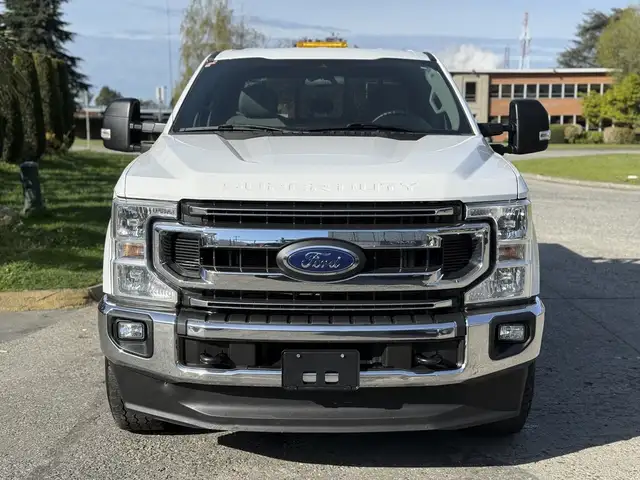 2021 Ford F-250 XLT 4x4 Crew Cab 8 Foot Box with Headache Rack - Photo 3