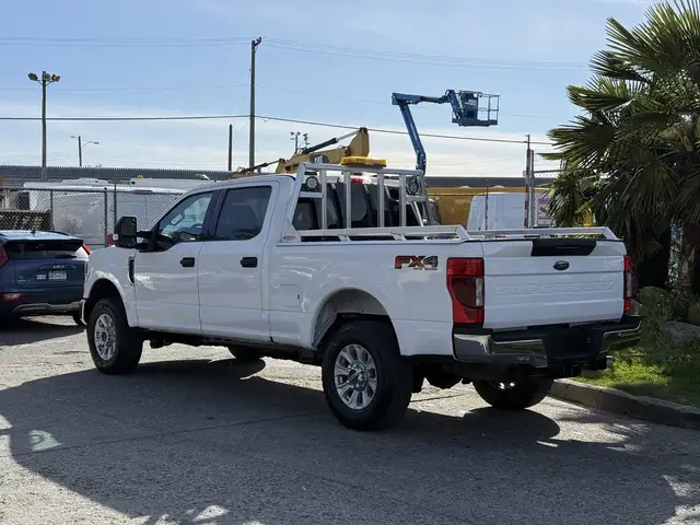2021 Ford F-250 XLT 4x4 Crew Cab 8 Foot Box with Headache Rack - Photo 7