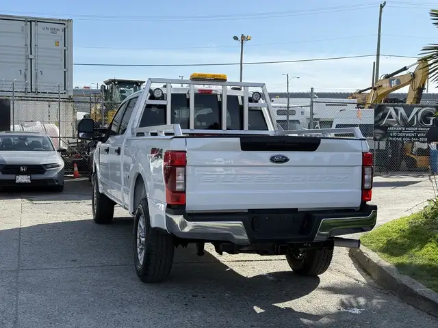 2021 Ford F-250 XLT 4x4 Crew Cab 8 Foot Box with Headache Rack - Photo 8