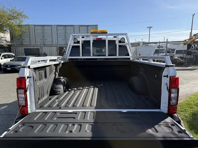 2021 Ford F-250 XLT 4x4 Crew Cab 8 Foot Box with Headache Rack - Photo 32