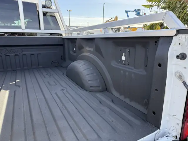 2021 Ford F-250 XLT 4x4 Crew Cab 8 Foot Box with Headache Rack - Photo 33