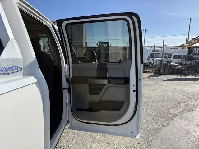2021 Ford F-250 XLT 4x4 Crew Cab 8 Foot Box with Headache Rack - Photo 35