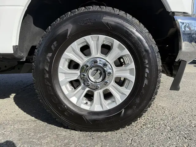 2021 Ford F-250 XLT 4x4 Crew Cab 8 Foot Box with Headache Rack - Photo 57