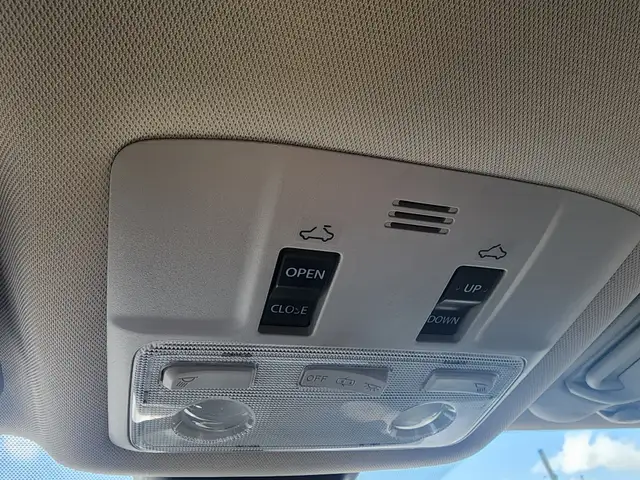 2017 TOYOTA COROLLA XSE - Photo 18