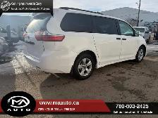 2019 Toyota Sienna 7-Passenger FWD - Photo 4