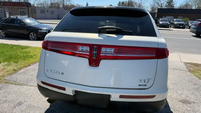 2014 Lincoln MKT - Photo 5