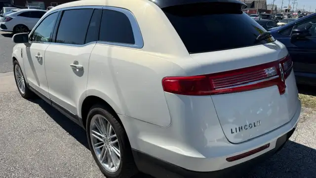 2014 Lincoln MKT - Photo 6