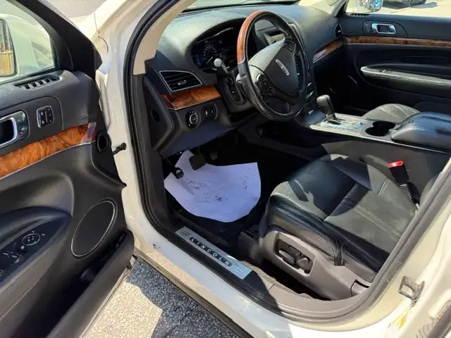 2014 Lincoln MKT - Photo 7