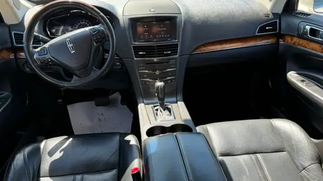 2014 Lincoln MKT - Photo 8