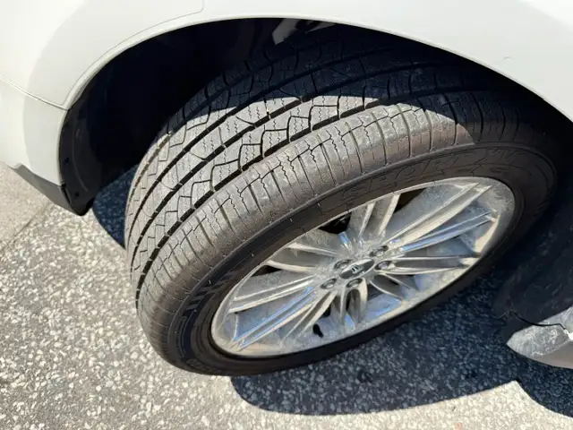 2014 Lincoln MKT - Photo 17