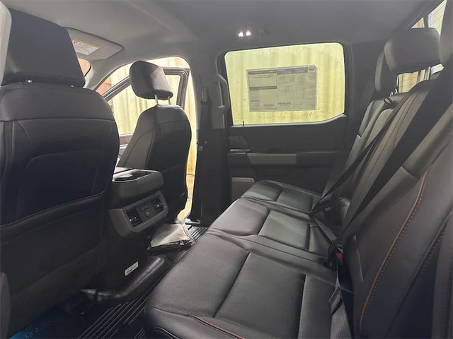 2026 FORD F-350 Super Duty Lariat - Photo 12